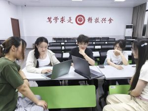 餐桌新“食”尚:扬州大学学子用微藻“种”出零添加仿生肉 640 10 300x225 餐桌新“食”尚:扬州大学学子用微藻“种”出零添加仿生肉