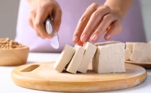 tofu single best protein source scientist 300x186 剑桥科学家发布蛋白质量新评分：豆腐36分登顶，切达奶酪13分垫底